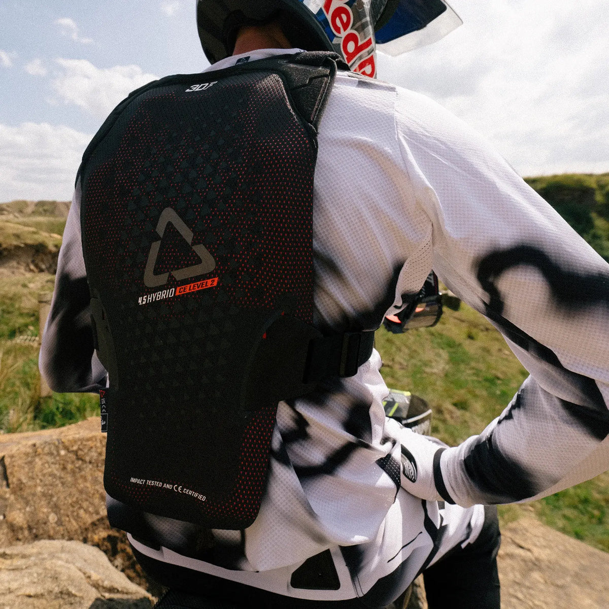 LEATT CHEST PROTECTOR 4.5 HYBRID