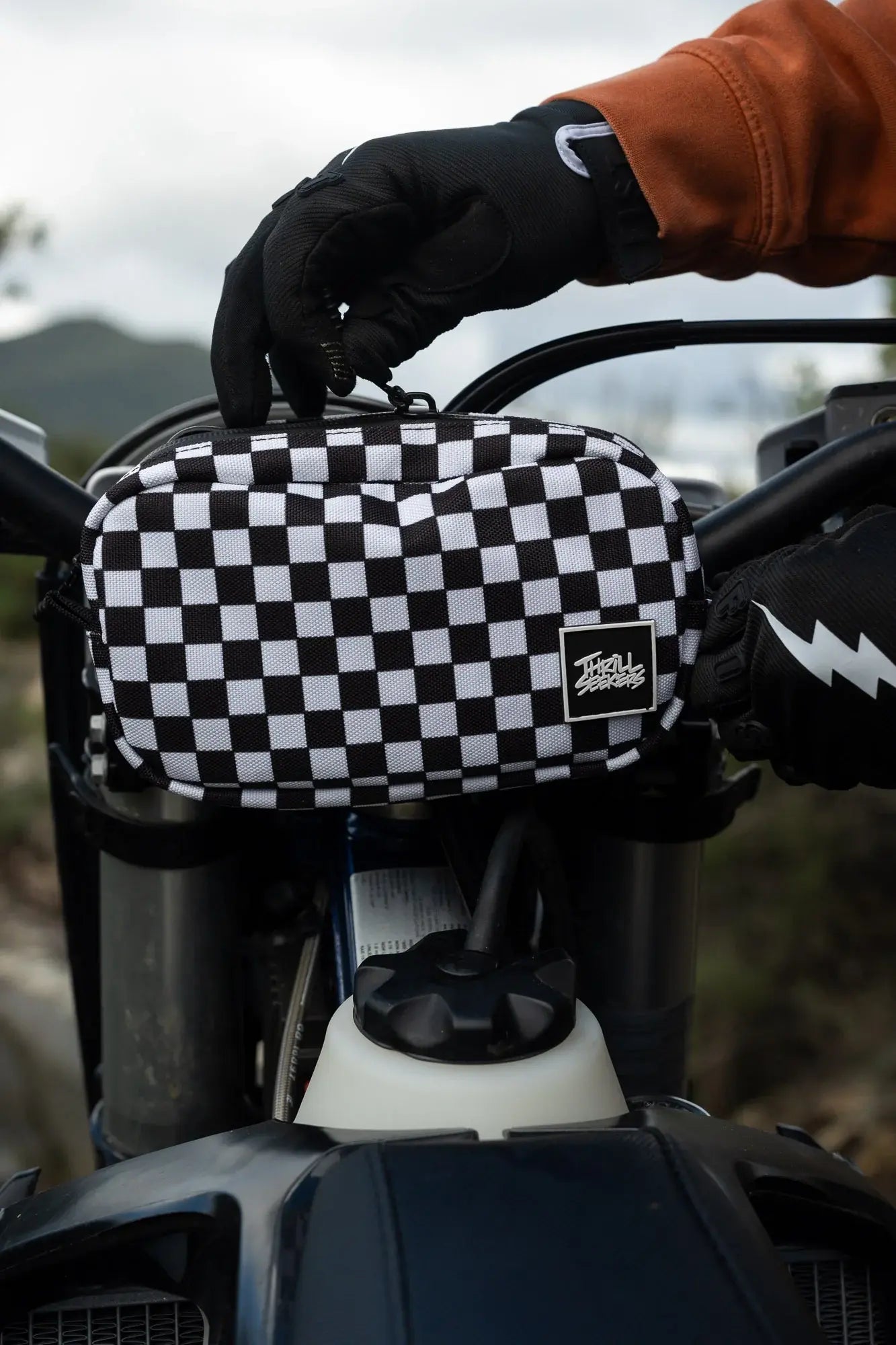 THRILL SEEKERS BAR BAG